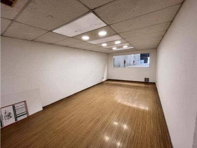 Arriendo bodega c/of de 1.404 m2 en La Vara San Bernardo.