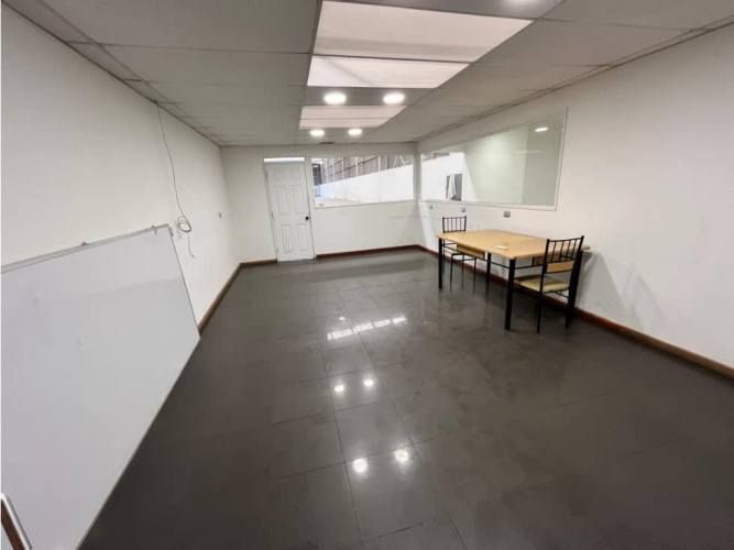 Arriendo bodega c/of de 1.404 m2 en La Vara San Bernardo.