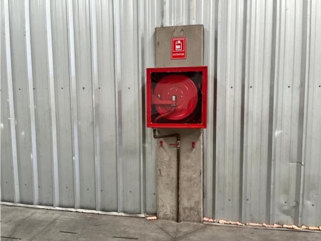 Arriendo bodega c/of de 1.404 m2 en La Vara San Bernardo.