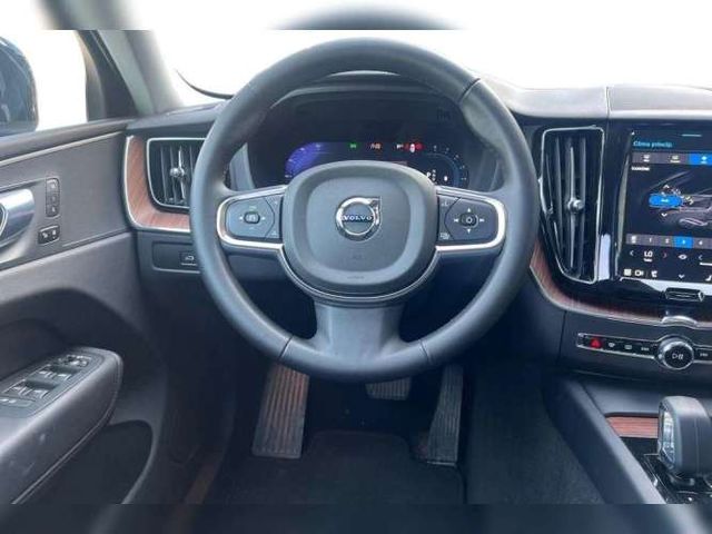 VOLVO XC60 2024