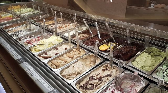 Personal para atencion de Heladeria