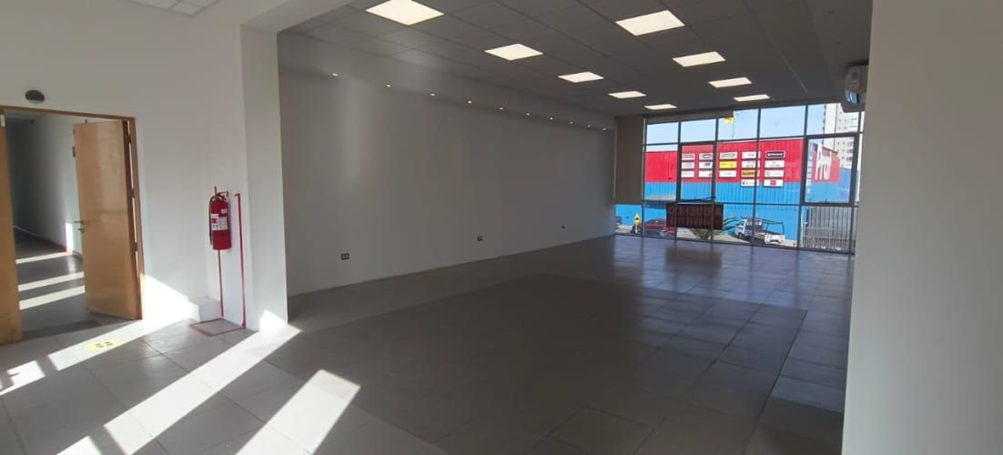 LOCAL COMERCIAL / OFICINA