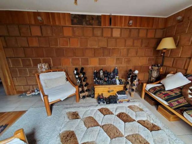 PEUCO, HERMOSA CASA GRANDE AMPLIADA 5D. 3B. 4E.