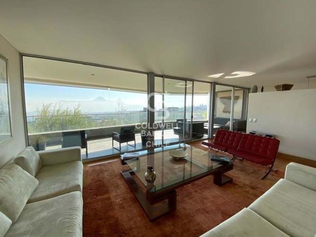 Venta duplex con gran jardín, terrazas y quincho