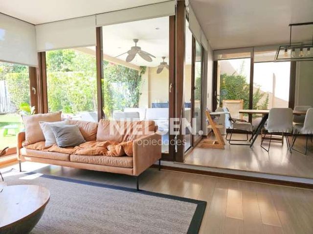 Casa en venta 4 Dorm. más Servicio en Piedra Roja