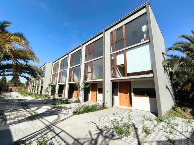 Nuevo Condominio De Townhouse En La Florida