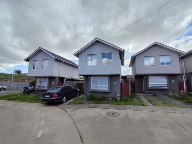 ARRIENDO CASA EN CONDOMINIO FUNDO EL CARMEN (123687)