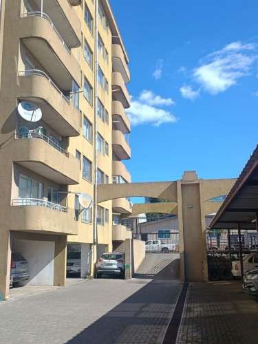 3 dormitorios, 2 baños garaje, bodega. Cruz-Orompello