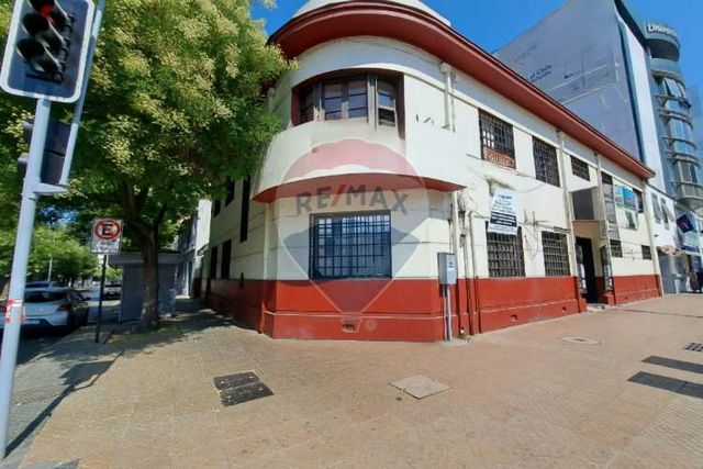 Propiedad rebajada en barrio universitario.