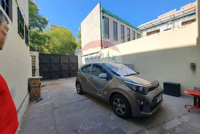 Propiedad rebajada en barrio universitario.