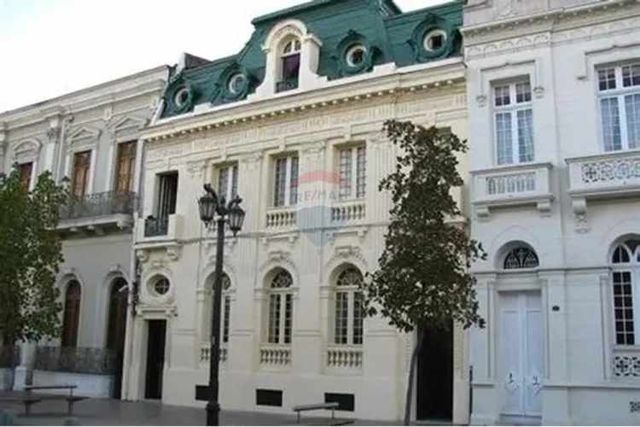 Propiedad rebajada en barrio universitario.