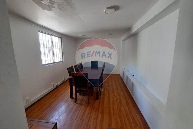 Propiedad rebajada en barrio universitario.