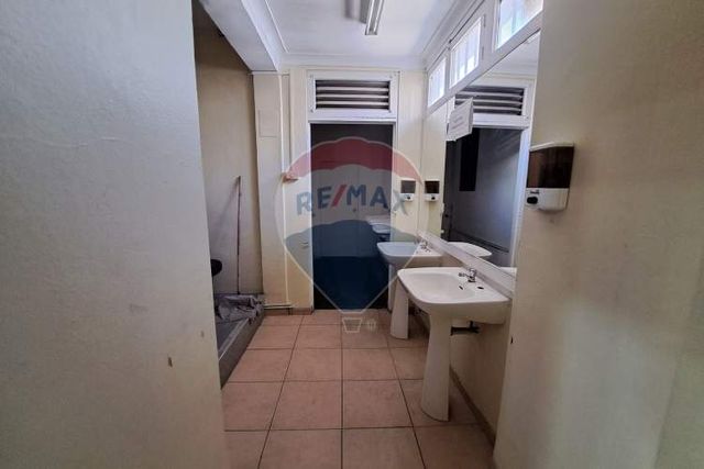 Propiedad rebajada en barrio universitario.