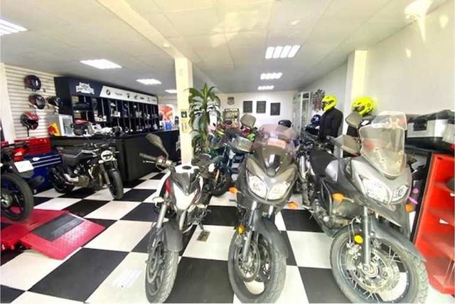 Derecho de llave taller y sala de venta de motos