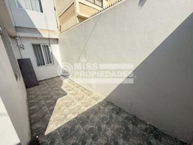 SE VENDE CASA EN SECTOR CENTRO