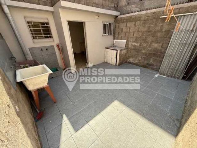 SE VENDE CASA EN SECTOR CENTRO