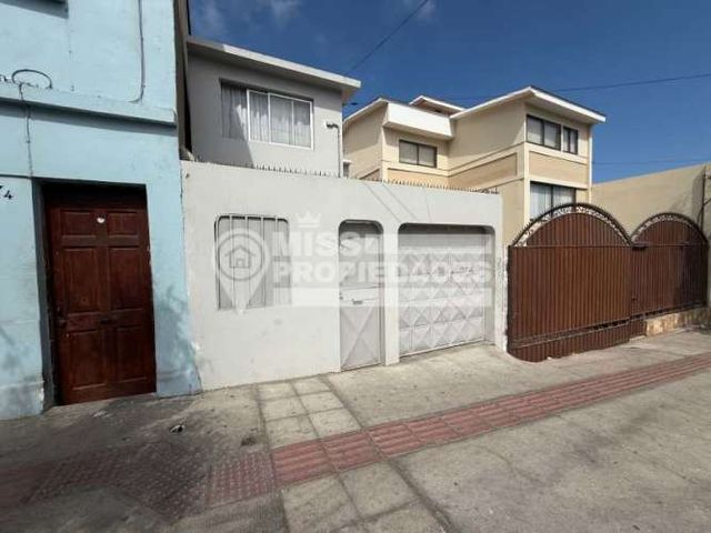 SE VENDE CASA EN SECTOR CENTRO