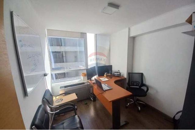 Increíble oficina full equipado en arriendo