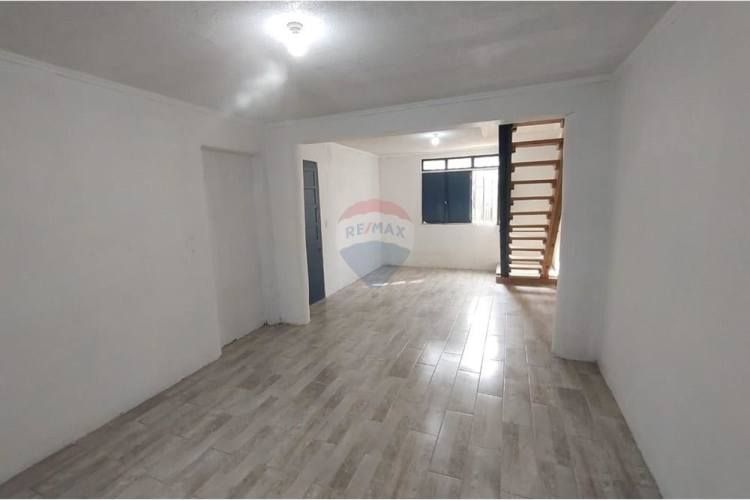 Amplia casa con potencial comercial