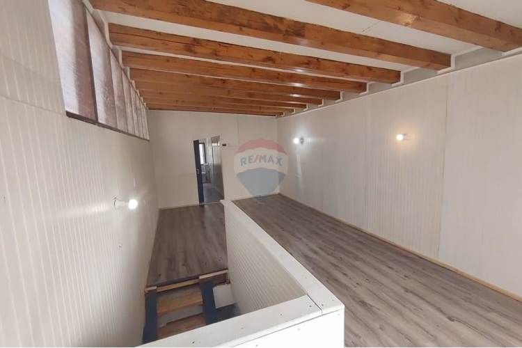 Amplia casa con potencial comercial