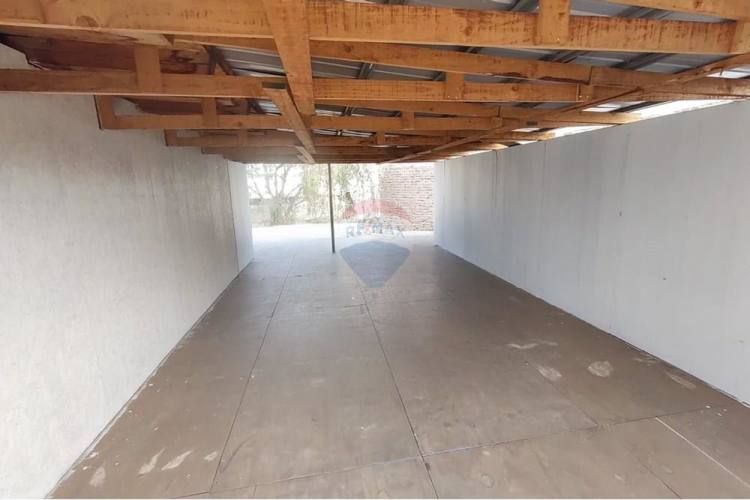 Amplia casa con potencial comercial