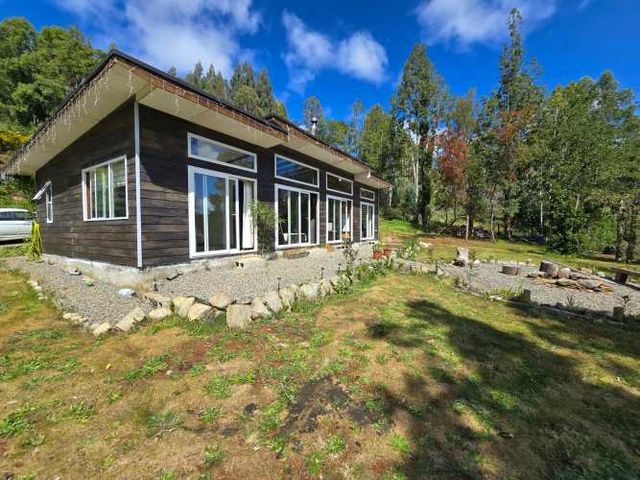 Hermosa Casa con Cabaña en Parcela — Altos de Piedra Blanca, Valdivia