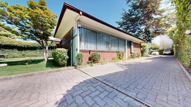 12 Estacionamientos // Consultas Médicas (23211)