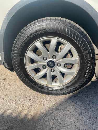 Se vende Mahindra XUV500 W6 2017