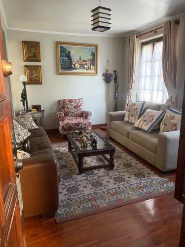 Casa en venta c/ estacionamiento en El Mirador