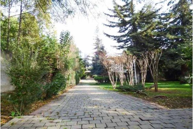 ARRIENDO AMPLIA CASA EN LOS DOMINICOS