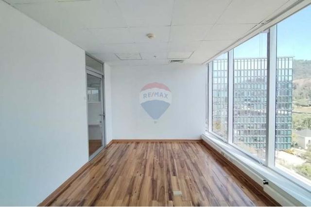 Espacio corporativo con excelente conectividad