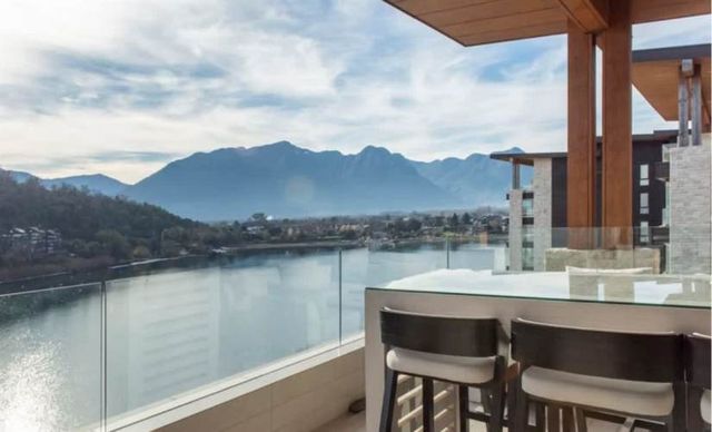 DEPARTAMENTO Lindo departamento con increíble vista al lago en condominio Pinares. Amoblado!