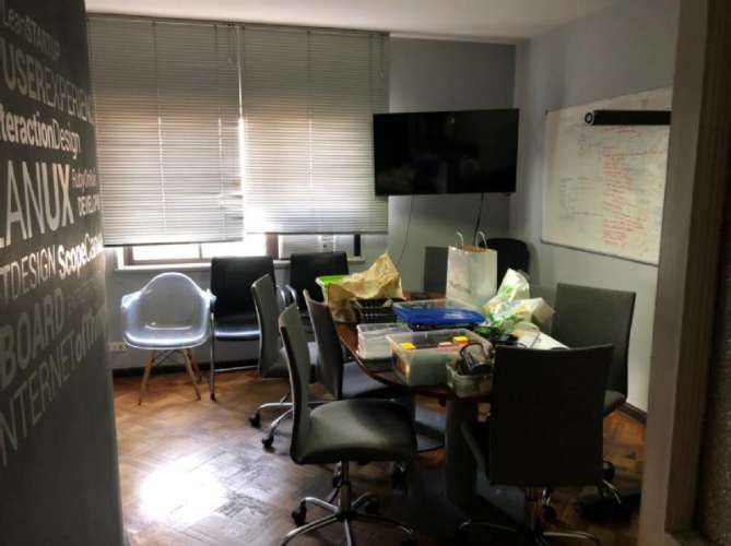 OFICINA AMPLIA, IMPECABLE