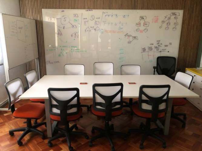 OFICINA AMPLIA, IMPECABLE