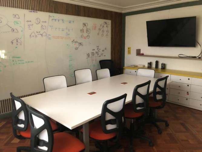 OFICINA AMPLIA, IMPECABLE