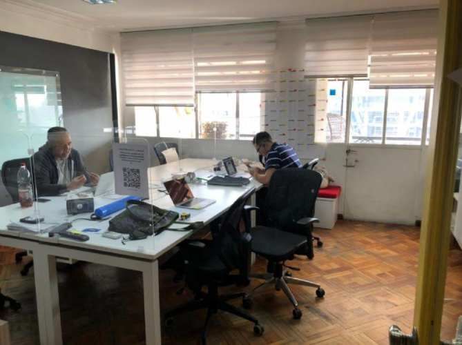 OFICINA AMPLIA, IMPECABLE