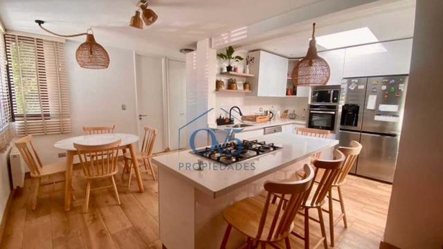 Casa moderna y renovada condominio, Chamisero (123958)