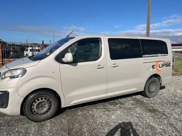 FURGON PEUGEOT TRAVELLER 2.0 CAPACIDAD 8 PERSONAS