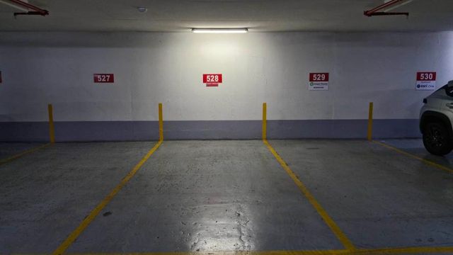Estacionamientos en Arriendo en Av. Las Condes - Apoquindo.
