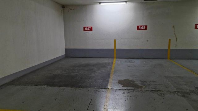 Estacionamientos en Arriendo en Av. Las Condes - Apoquindo.