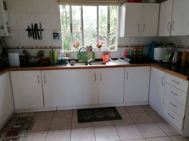 Excelente parcela con amplia casa, piscina, frutales.