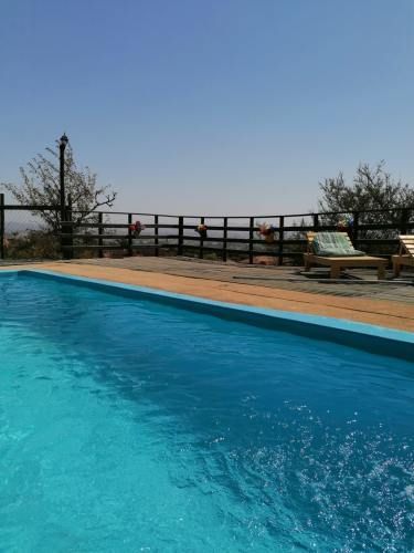 Excelente parcela con amplia casa, piscina, frutales.