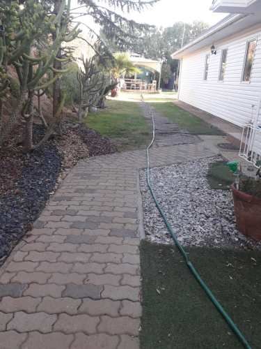 Excelente parcela con amplia casa, piscina, frutales.