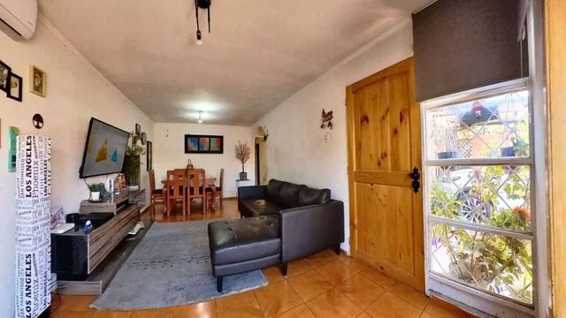 Casa con buena conectividad, ideal para vivir en familia o invertir.