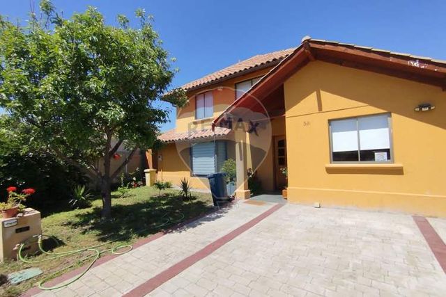 Nuevo precio, casa con 685 m2, 4d+4b+2e, chicureo
