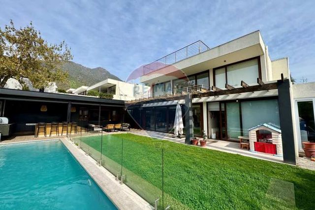 Casa en condominio, la reina alta