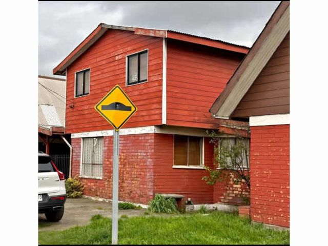 VENDE casa en sector residencial, Valdivia.
