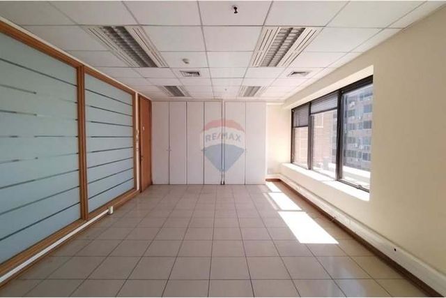 Amplia oficina corporativa en fidel oteiza