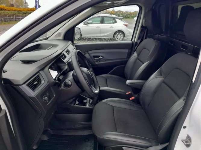 RENAULT EXPRESS 2023