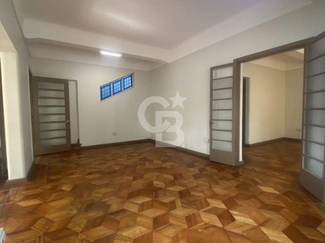 Casa a solo tres cuadras del Metro Inés de Suárez